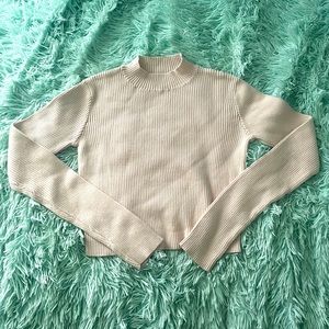 Turtle neck cropped sweater